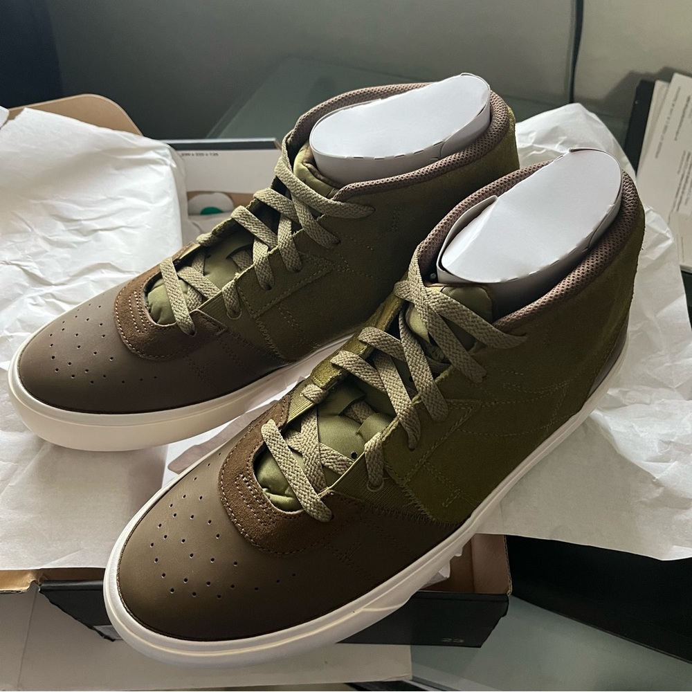 Jordan Series Mid Men’s Pilgrim Light Olive -White - Sail Size 8 - Picture 2 of 3
